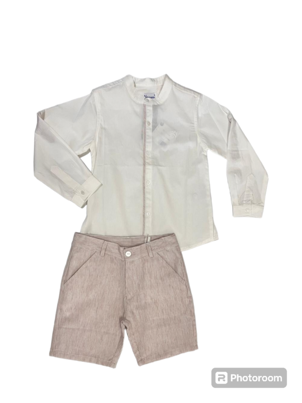 Conjunto short rayas, camisa lisa mao