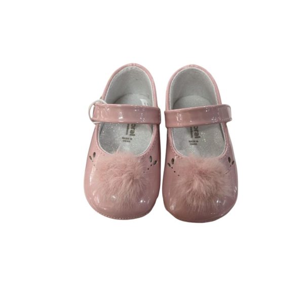 Zapato charol con pompón